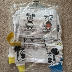 NWT🤍Disney Mickey Mouse pajamas & pillow case🤍 girls/boys size 4